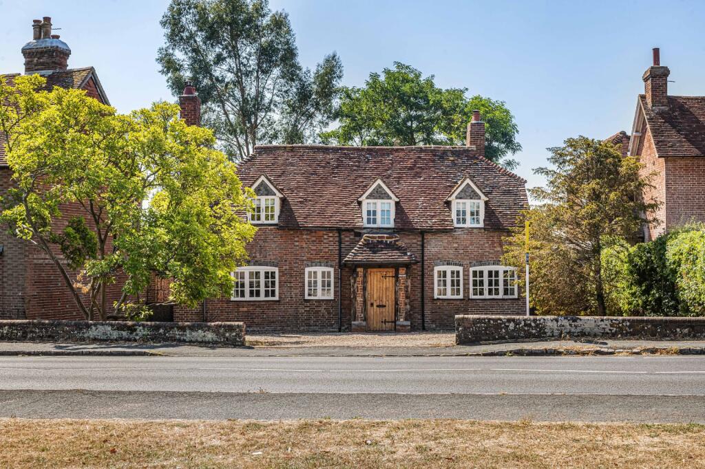 Main image of property: Petworth Road, Wisborough Green, Billingshurst, West Sussex, RH14