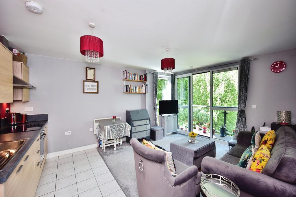 Apartment in Maidstone, Kent - View 2