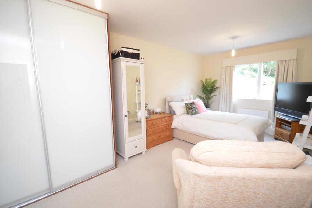 Apartment in Waverley, Haslemere - View 4