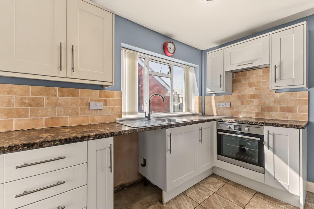 House in Worcester - View 5