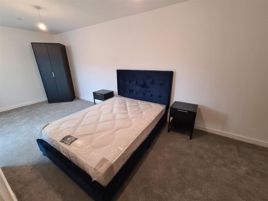 Apartment in Salford, Greater Manchester - View 4