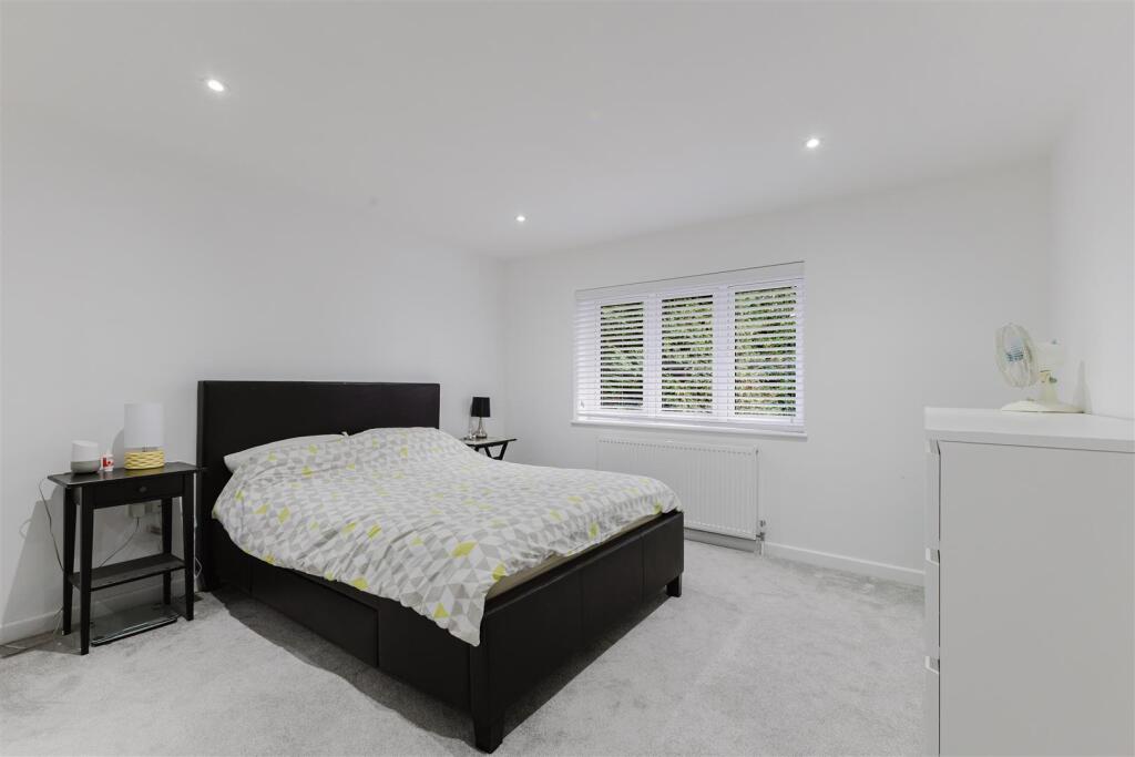The Mallows, Ickenham, UB10 photo 4