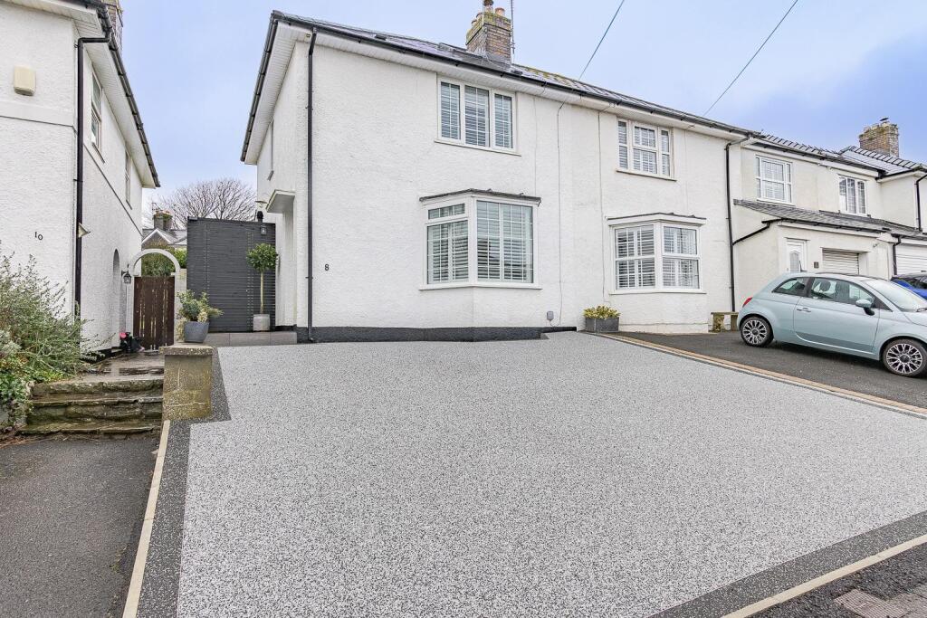 Main image of property: Bron Awelon, Barry