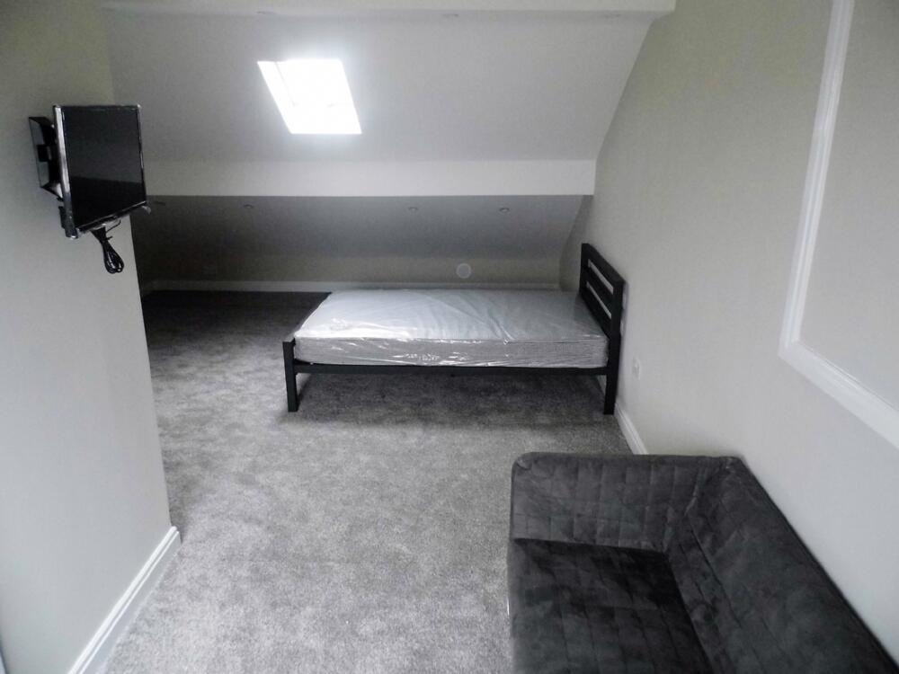 1 bedroom house share for rent