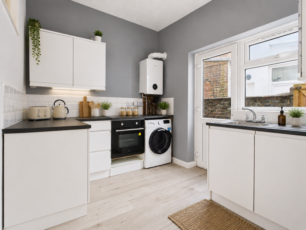 Apartment in Hove, Brighton and Hove - View 4