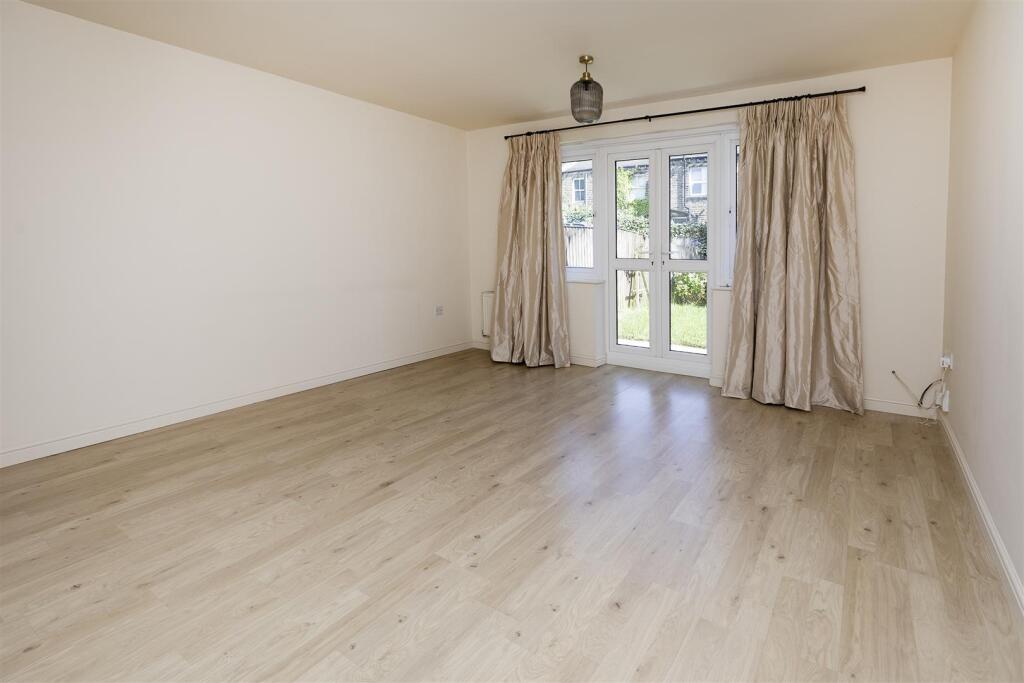 College Avenue, Lindley, Huddersfield - View 3