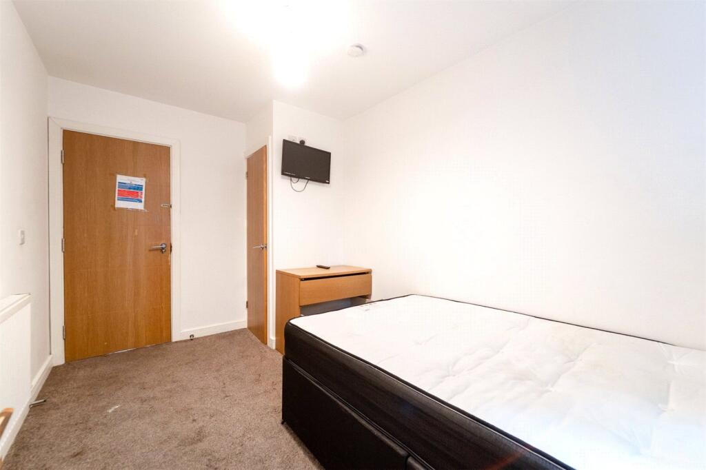 6 bedroom house for rent