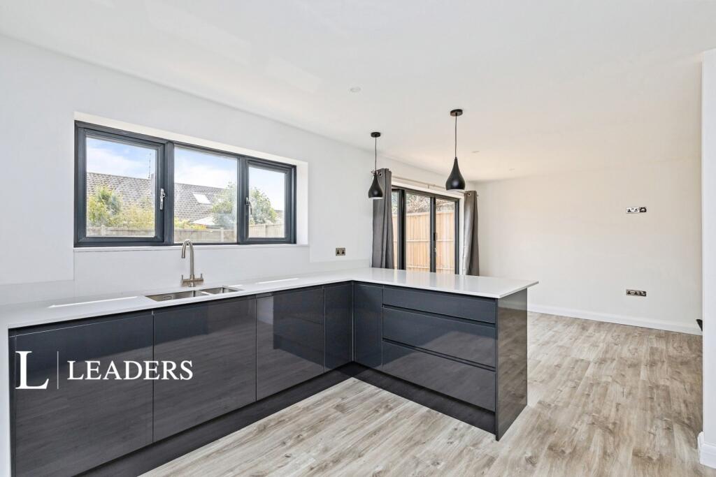 Swanbourne Road, Wick, Littlehampton photo 5
