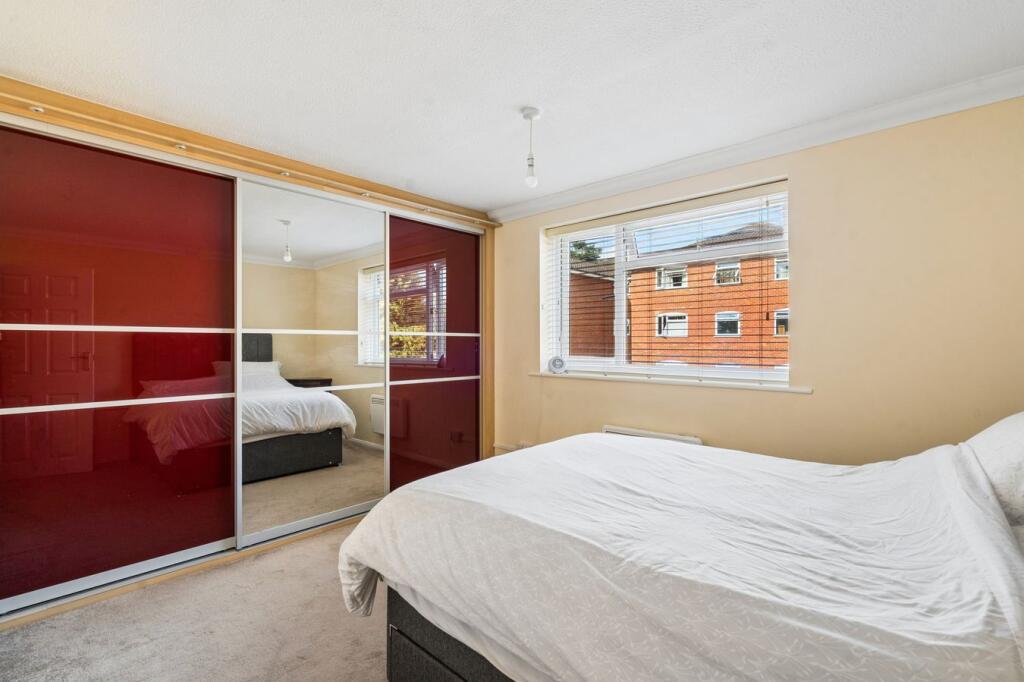 Apartment in Slough, Farnham Royal - More