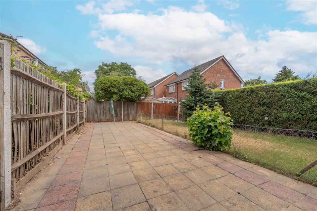 House in London, Worton - View 4