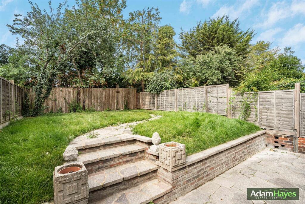 House in London, Brunswick Park - View 5