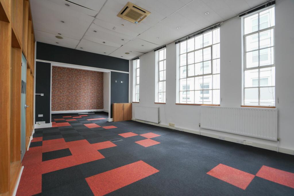 Tavistock St & Claren St - Upstairs office space-11.jpg