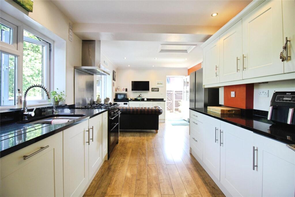 House in Reading, Garston Park, Tilehurst - More