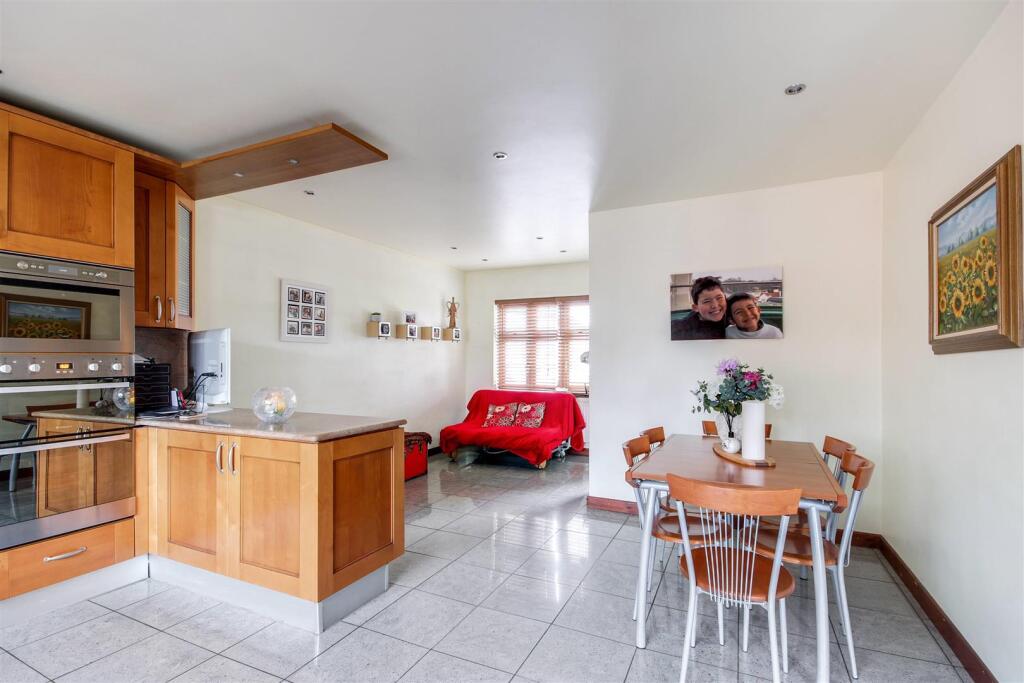 House in Enfield, Enfield Highway, Ponders End - View 6
