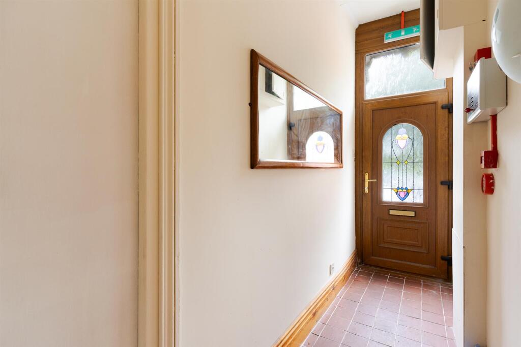 Apartment in Cardiff, Grangetown - View 3