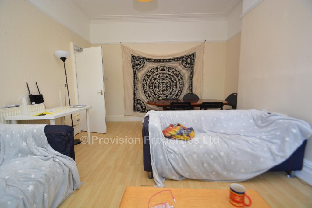 8 bedroom terraced house for rent