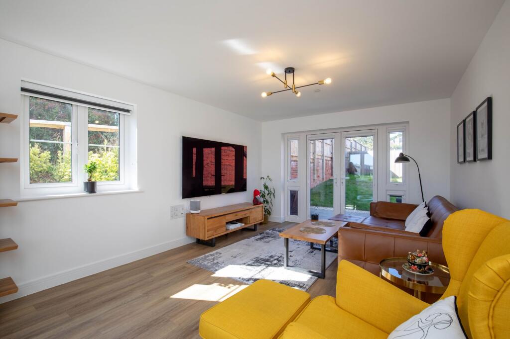House in Cardiff, Lisvane - More