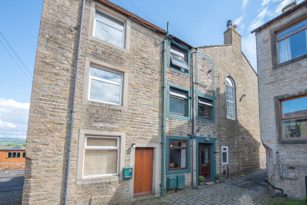 Main image of property: 15A Keighley Road, Cross Hills BD20 7DA