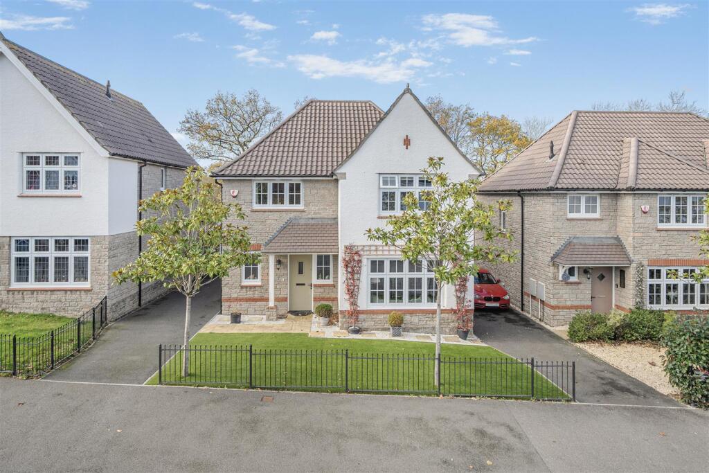 4-bed detached on Glenwood Drive, Roundswell, Barnstaple, £450,000