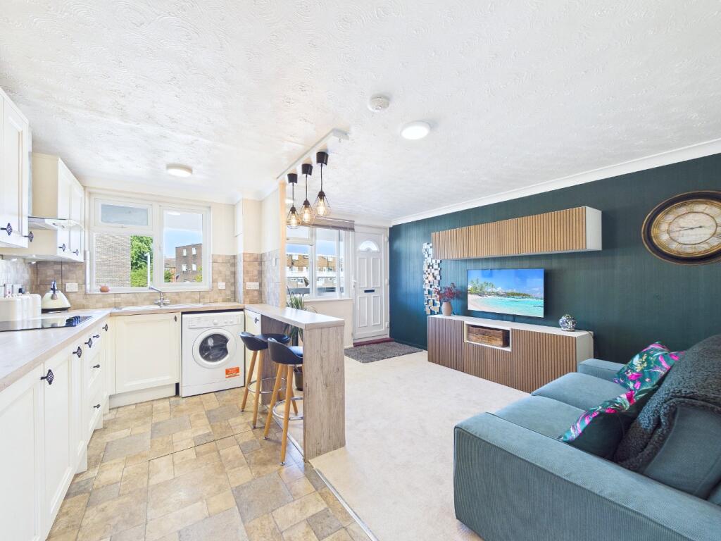 Apartment in Romford - View 5