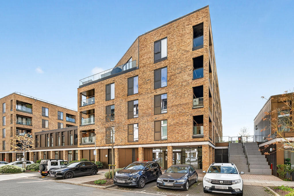 1-bed flat on Spitfire Chase, Walton-On-Thames, £113,750