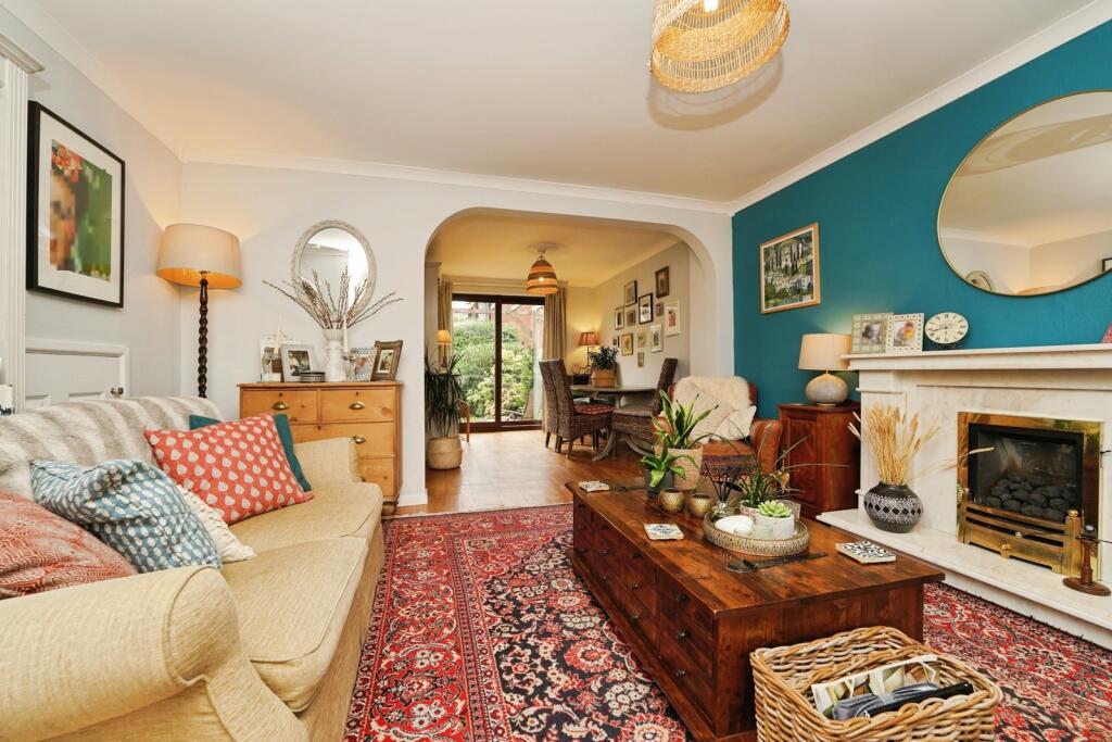 House in Worcester, Lyppard Grange, Warndon - More