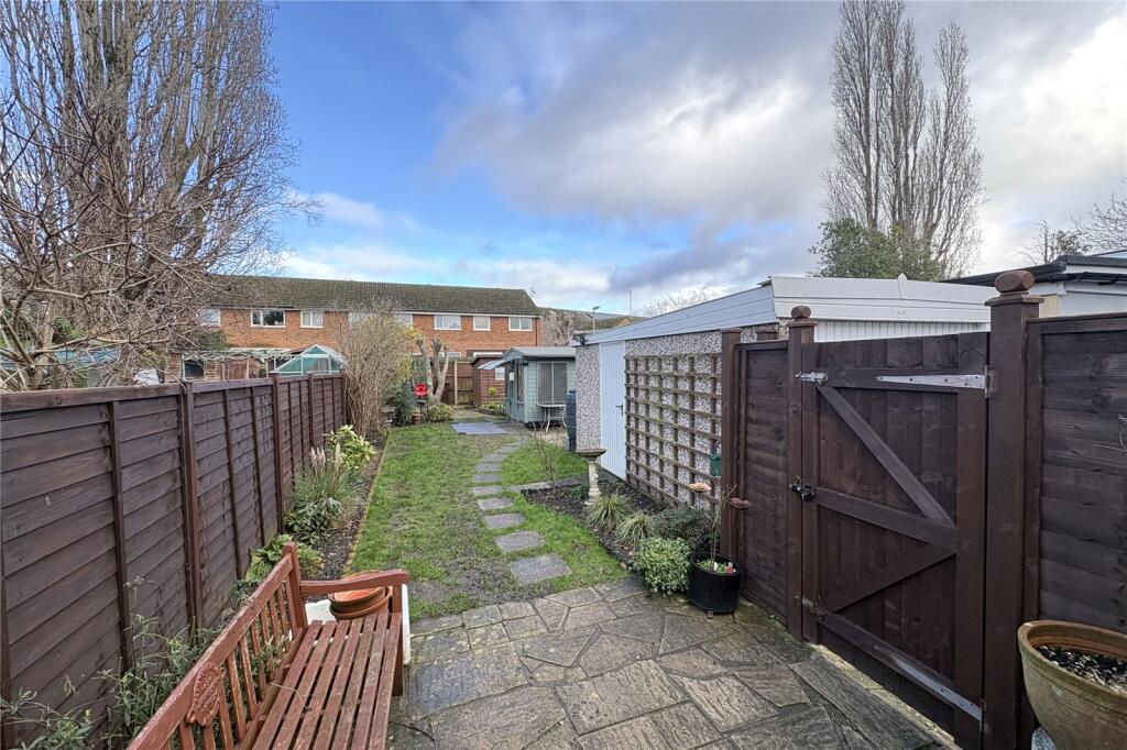 House in Rushmoor, North Town - View 2