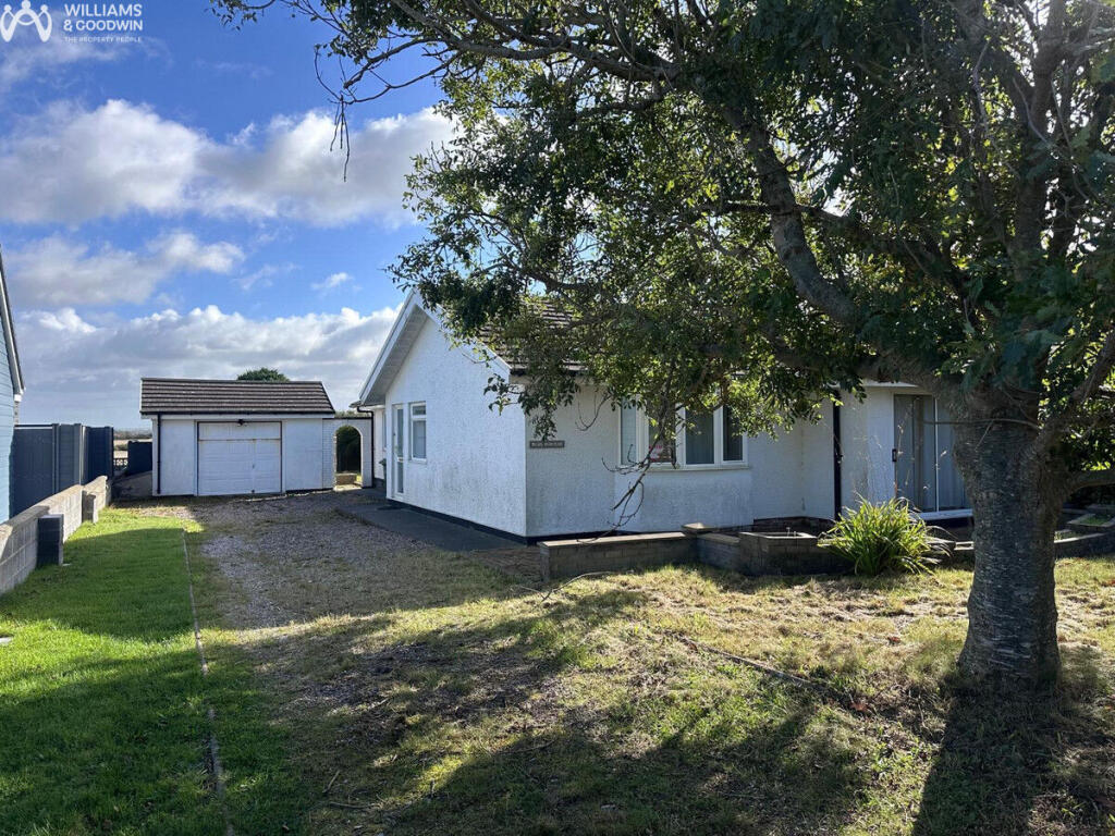 3-bed detached on Lon Crecrist, Trearddur Bay, Anglesey, LL65, £285,000