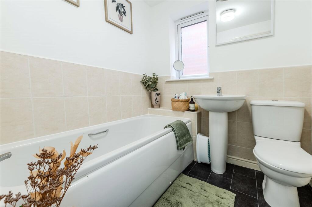House in Wakefield - View 4