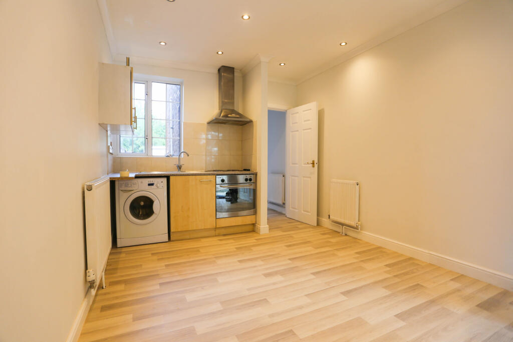 Apartment in Sandwell, West Midlands - View 3