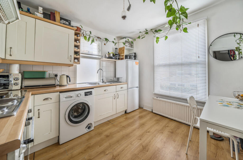 House in London - View 3