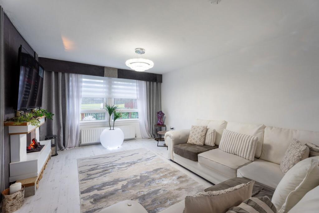 Dalveen Quadrant, Coatbridge, ML5 photo 2