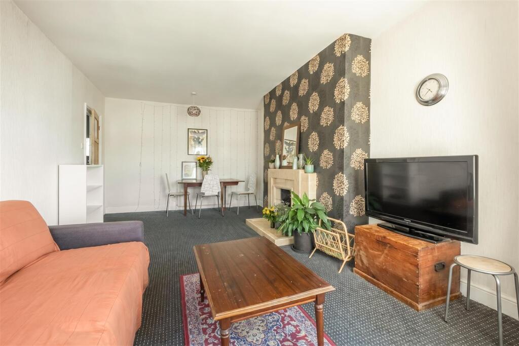 Apartment in Hove, Brunswick - View 3