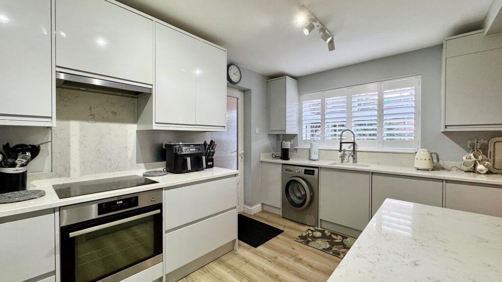 Charlock Close, Thatcham, RG18 4DD photo 3