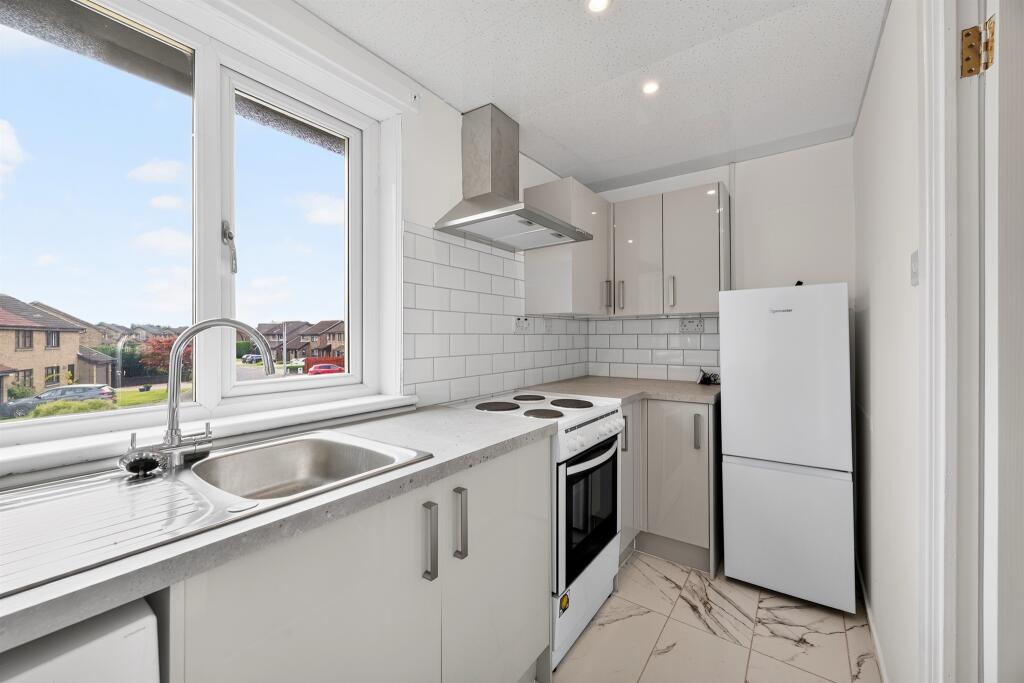 Apartment in Renfrew, Victory Gardens, Dean Park - View 5