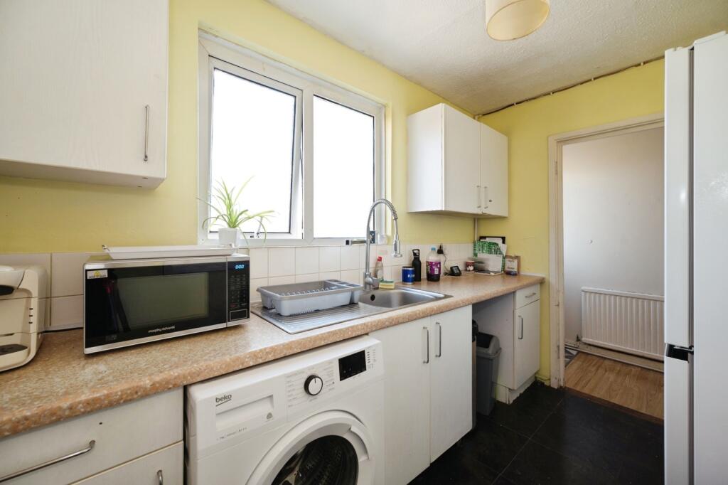 Stamford Avenue, Hayling Island, Hampshire, PO11 photo 4