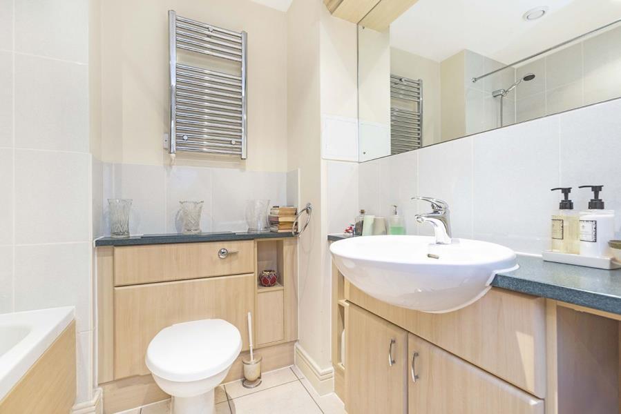 Apartment in London - View 5