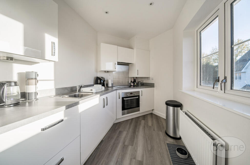 Carpenters Way, Badshot Lea, Farnham, Surrey, GU9 photo 4