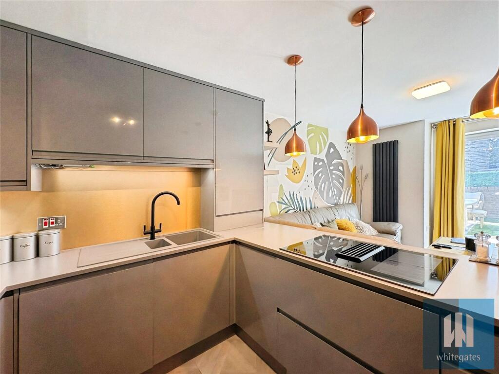 Apartment in Kirklees, Mirfield - More