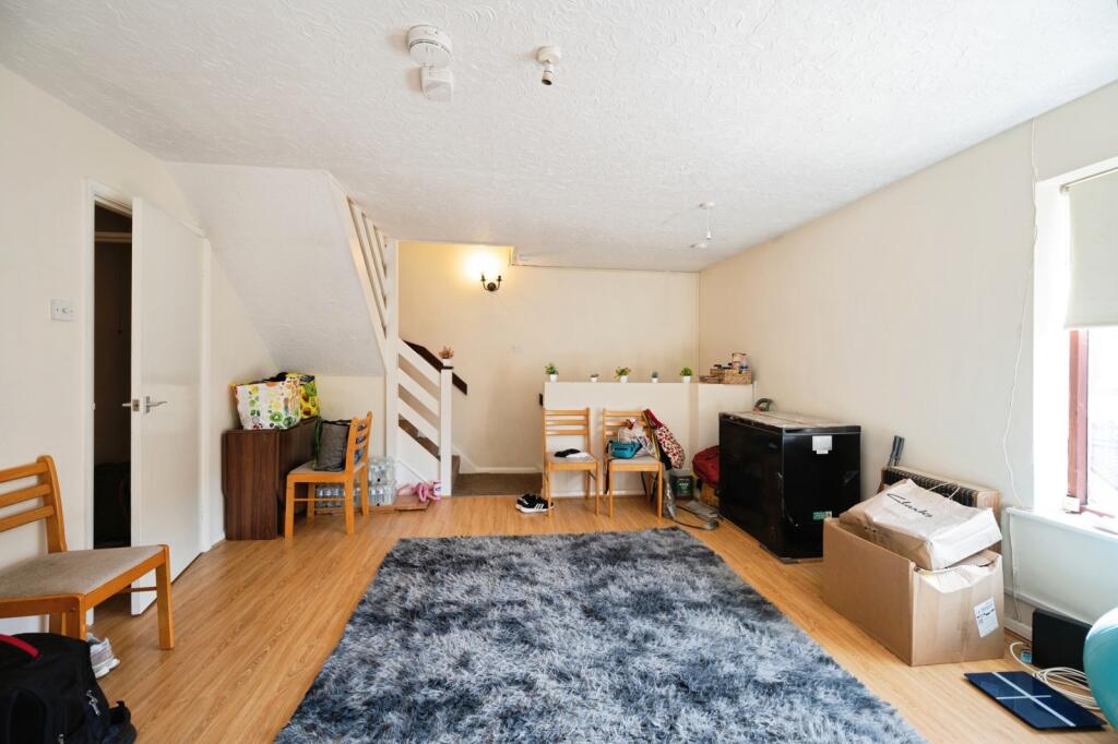 Grayshott Road, Southsea, Hampshire, PO4 - More