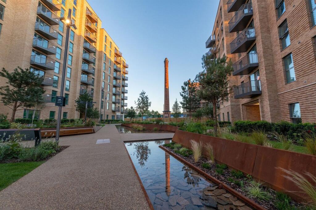 Apartment in Slough - More