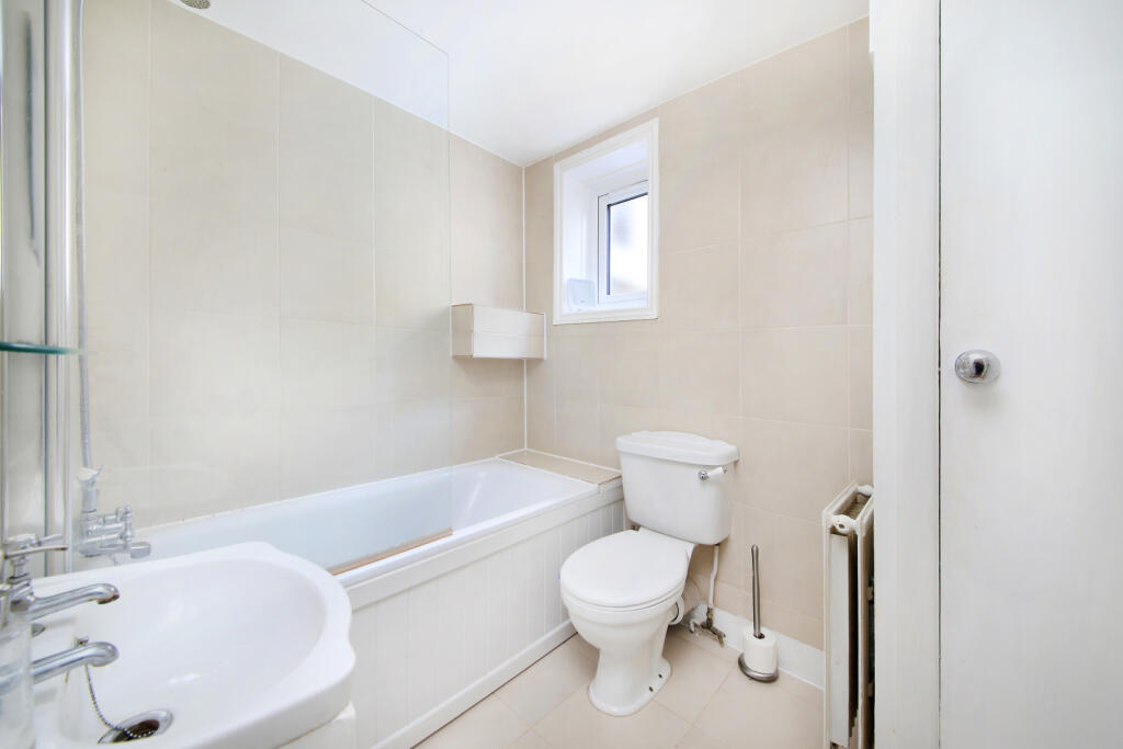 1 bedroom maisonette for rent