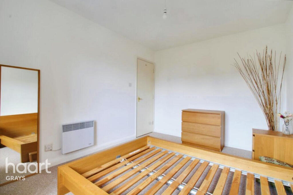 Apartment in Romford - View 3