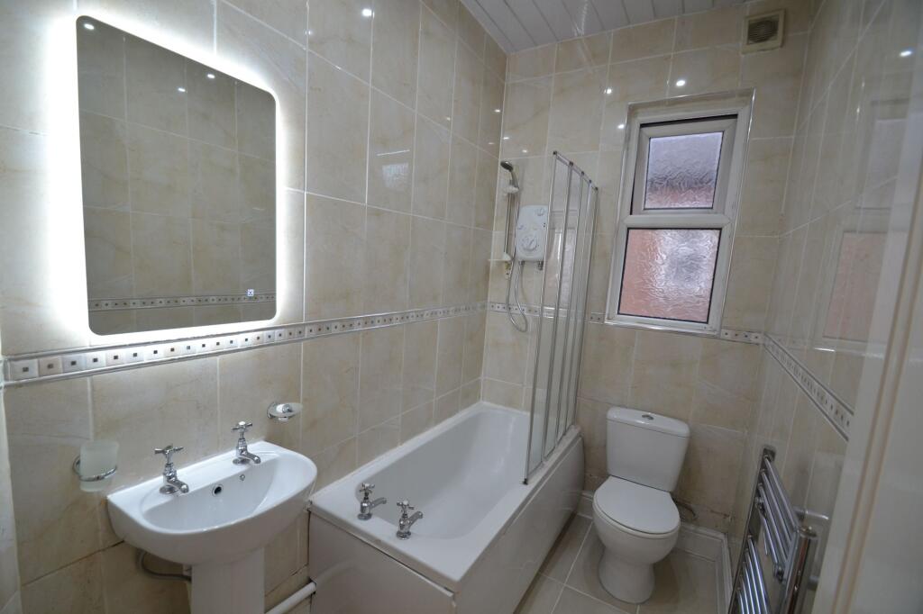 2 bedroom house share for rent