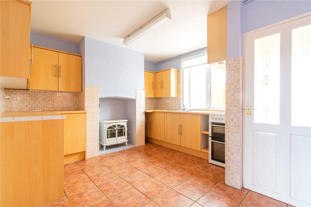 House in Woolhampton, West Berkshire - More