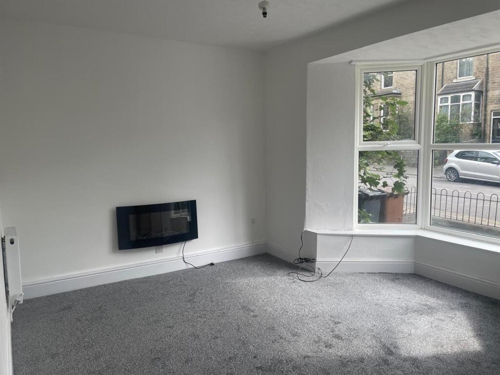 Main image of property: 42 West Road, Buxton