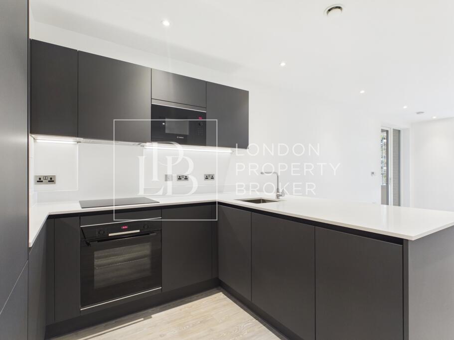 Apartment in Romford - View 3