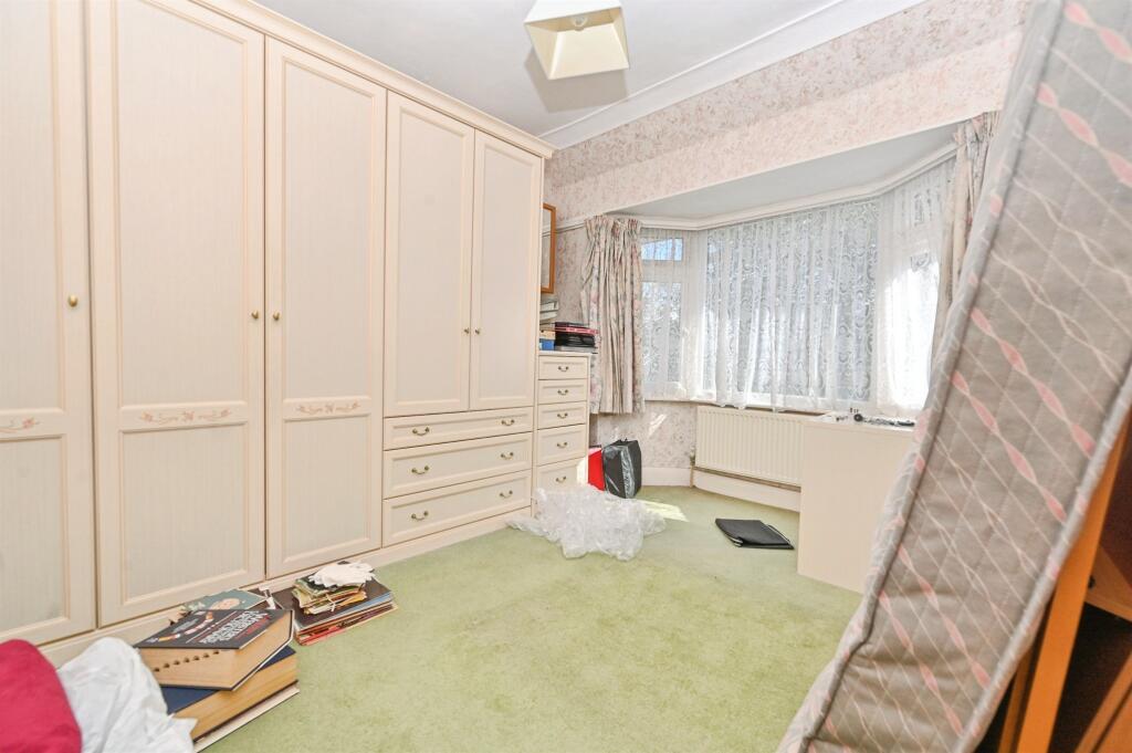 Perivale Gardens, WATFORD - More