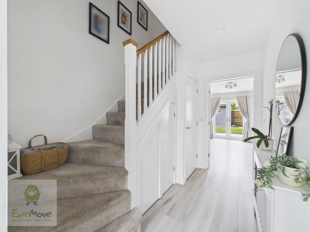 House in Hoo St Werburgh, Medway - More