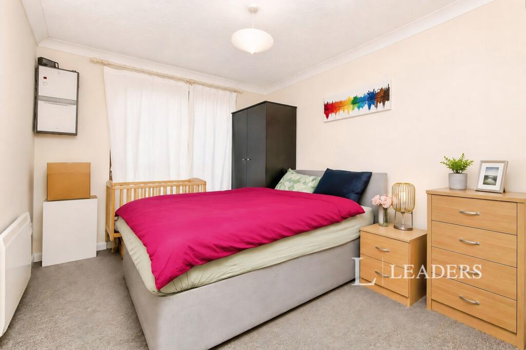 Apartment in Colchester, New Town - View 4